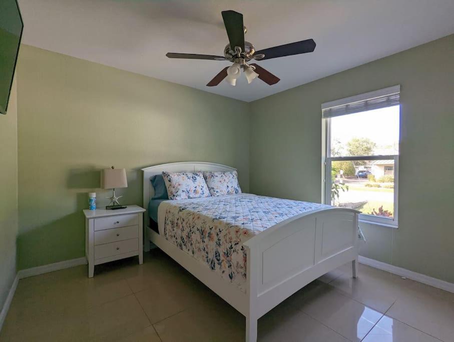 3Bed & 2Bath Property Couple Minutes From Siesta Key Beach & Downtown Сарасота Екстериор снимка