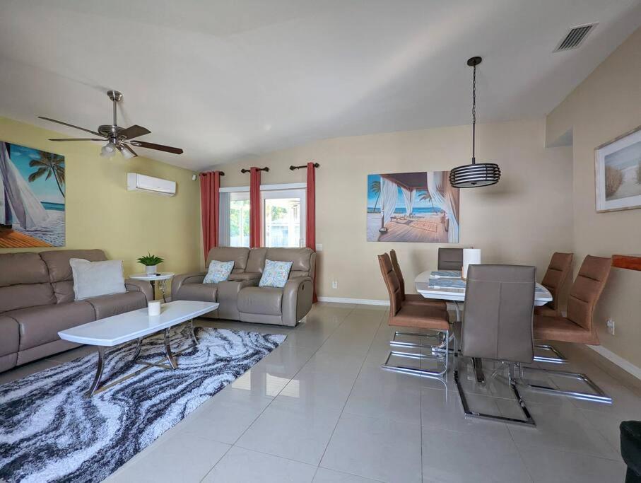 3Bed & 2Bath Property Couple Minutes From Siesta Key Beach & Downtown Сарасота Екстериор снимка