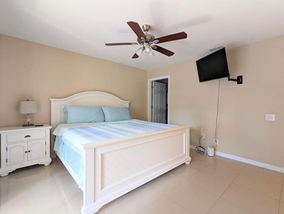 3Bed & 2Bath Property Couple Minutes From Siesta Key Beach & Downtown Сарасота Екстериор снимка