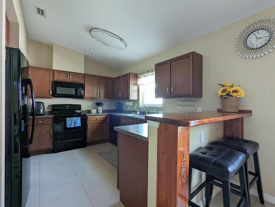 3Bed & 2Bath Property Couple Minutes From Siesta Key Beach & Downtown Сарасота Екстериор снимка